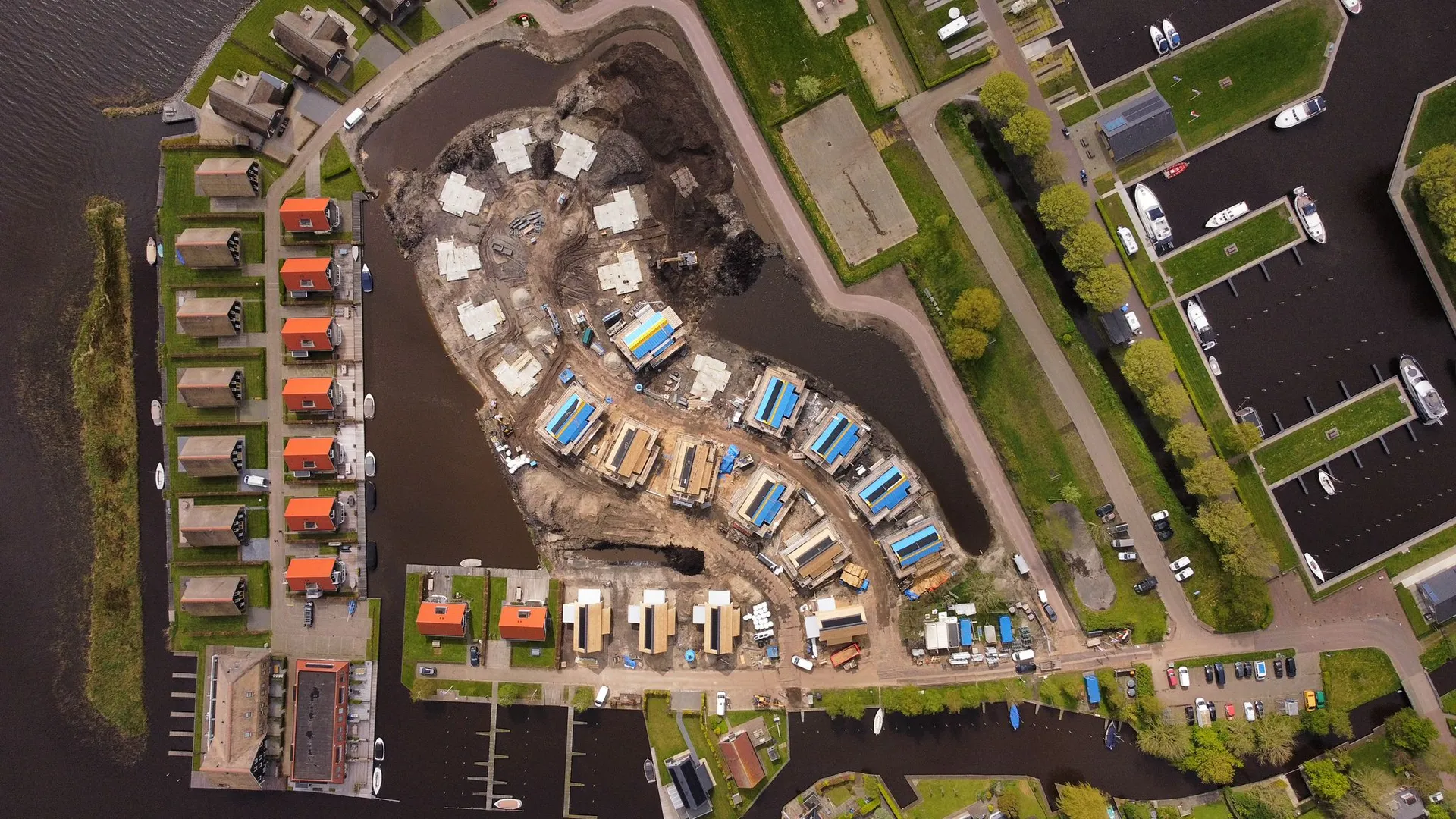 Drone constructiefotografie van een bouwplaats in Friesland door MVDBmedia