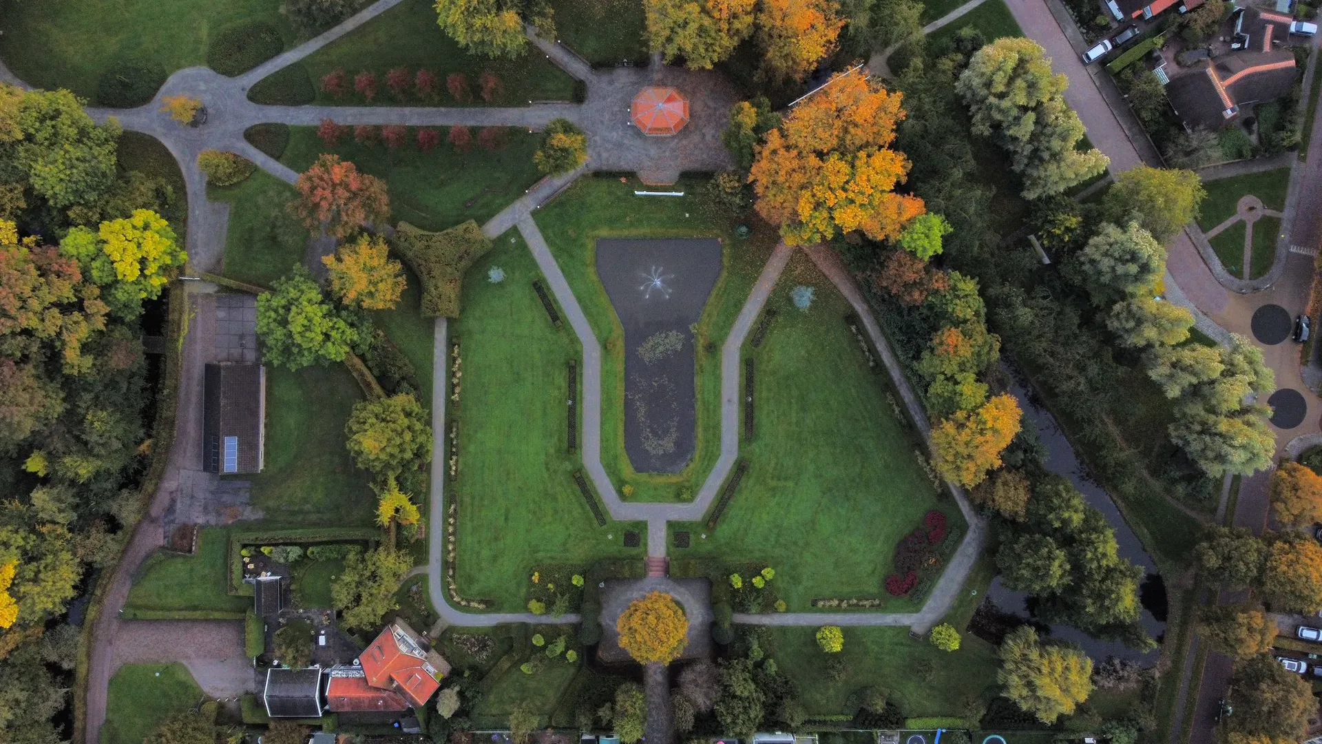 Drone luchtfoto van een park in Nederland door MVDBmedia